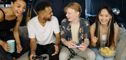 10 gier, które idealnie nadają się do grania ze znajomymi