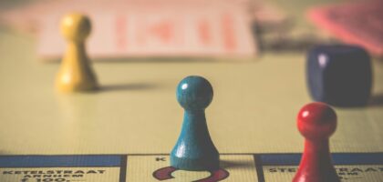 Gry planszowe, które pomagają rozwijać umiejętności matematyczne